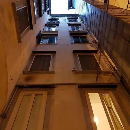 61 Piazza Cavour 4* نابولي